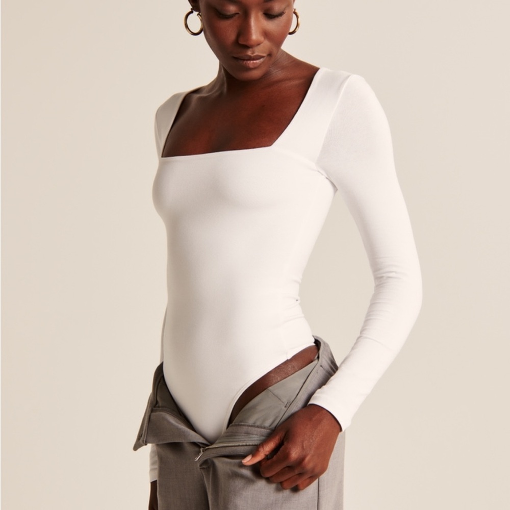 Abercrombie Long-Sleeve Cotton Seamless Fabric
Squareneck Bodysuit